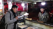 爆笑街头试吃“阿杜烤鸡蛋”，如此新奇的吃法生平仅见