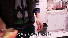 双胞胎萌娃无肉不欢，奶爸趁机套路喂饭，哥哥撒泼耍赖，赢得胜利