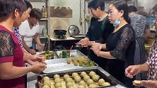 中秋节要到了，楠楠亲自做手工月饼，省钱又美味，出锅后吃美了