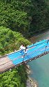 贵州深山一峡谷上的一座百米吊桥，这样的铁锁吊桥你敢走吗？