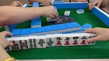 四川麻将：上家七条给小姐姐点炮，这牌四番轻松拿下十六分！