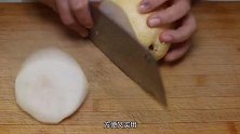 掌握这几个小细节，轻松挑选出汁甜肉嫩的新鲜梨子，方便又实用