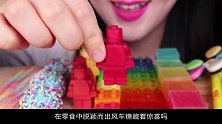 色彩绚丽的乐高积木和机器人，在零食中脱颖而出，风车糖有惊喜吗