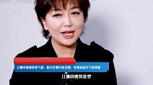 江珊穿黑西装真气派，配白色简约连衣裙，美得高级又气质优雅