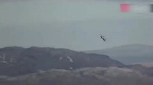F15战机在山谷中嬉戏，飞行员的技术，真令人佩服！