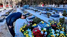 卫国戍边英雄陈红军墓前鲜花遍地 市民的纸条留言让人泪目