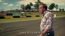 国外美女不自量力，和日产GTR比赛跑步一个倒车档甩在后
