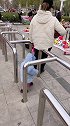 刚学会走路第一次来公园直奔卖玩具的地方了家有萌娃 萌娃日常