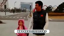 王楠女儿太优秀！与老爸散步乒乓球不离手，郭斌冬天穿拖鞋被吐槽