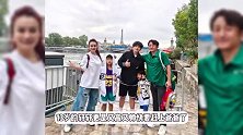 邹市明一家五口巴黎看奥运，和冉莹颖脸颊吻秀恩爱，13岁轩轩又高又帅