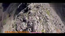 用自行车玩跑酷，房顶如履平地，演绎高超车技
