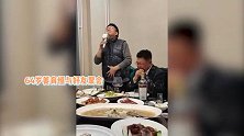 晚节不保？64岁姜育恒和美女零距离合照好亲密，配文暧昧引人误会