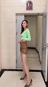 包臀裙彰显出楚楚动人的唯美气质，美女穿出别样的优雅