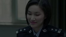 警察锅哥展现验钞的技能，被美女队长相中想把他带走，秦支他卖了