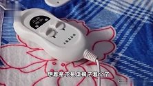 女子开着电热毯睡觉，突然一声异响：被子都被烧了