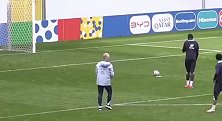 法媒放出法国队演练点球视频 格列兹曼：太谢谢您了