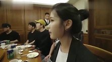 韩国明星李知恩和工作人员的互怼日常，小表情也太可爱了！