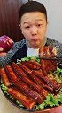 又肥又厚的梅菜扣肉，肥嫩多汁嘎嘎鲜亮，大口秃噜超过瘾！