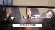 华谊老板王中磊聚餐被拍，亲自在门口迎接客人，饭桌上有不少美女