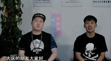 郭麒麟不愧是德云社少班主，说话的时候，张鹤伦烧饼根本不敢打岔