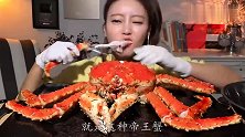 世界上最大的螃蟹，最重可达36公斤，小伙一个蟹钳就能吃饱！