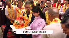 刘涛现身莆田为妈祖献寿桃，端庄优雅浑身发光：福建人心中的女神