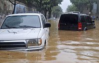 为何下暴雨时，车主宁愿车被淹也不愿把车开走？老司机给出答案！