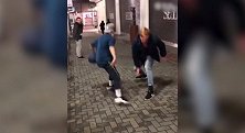 是真的街头篮球 心疼防守小哥 旋转跳跃就是看不见