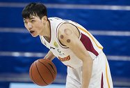 PP体育现场直击全明星联谊赛 吴前遭刘维伟打爆还吃T