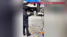汽车底盘成老鼠仓库，车主检查发现大量红薯：这是怕我出远门饿着吗