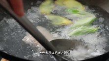 水煮白肉这样做，一点不油腻，分享技巧，简单易上手