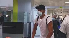 西班牙前锋迭戈·科斯塔抵达巴西 将联手胡尔克巴甲争冠