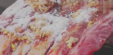 回归硬菜，排骨一整根啃着才霸气，大口吃肉大碗喝酒