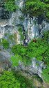 贵州深山悬崖绝壁发现一山洞，竟然有铁门锁住，洞内有宝藏？