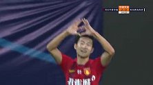 天赋爆炸！ 高华泽边路连过数人 连续踩单车突入禁区兜射破门