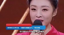周涛现身飞天奖红毯，一袭黑色长裙端庄大气，气质太优越