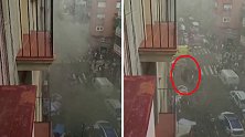 西班牙一家酒店发生火灾 有人被拍到从3楼跳窗逃生