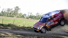 竞速-16年-达喀尔拉力赛首位中国女将酿悲剧 冲出赛道多人受伤-新闻