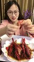 第一次见大红虾，这样吃好有食欲啊