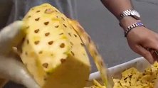 水果摊老板这样削菠萝真是浪费啊，最近超火的切菠萝手法了解一下