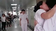 白衣天使搞笑一面，护士长给护士送礼物，回礼让人意外