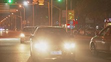 夜间在高速行驶应该使用近光灯还是远光灯？听听老司机咋说！