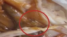 广东佛山：烤鸡腿吃出活蛆！超市：高温下怎么可能还会动？