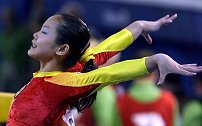 高光回顾！程菲今天32岁 还记得她15年前那惊天一跳吗？