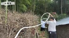 小农乡忙活一天，姐姐首次展示厨艺，一出锅看着流口水，要喝点酒