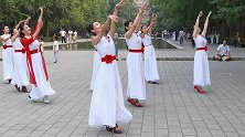 北京玲珑公园杜老师舞团广场舞，没有老杜领舞，剩下的人跳的怎样