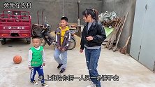 媳妇带儿子买棉裤，老公进店就相中一款花裙子，媳妇：没有闺女啊