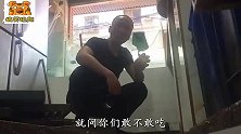 爆笑：小伙子你过分了一点吧，为了打包砖头都拿上了