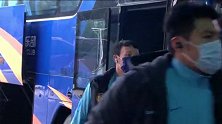 苏宁易购全队抵达 奥拉罗尤：希望大家可以表现的更好