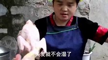 苗大姐得洪七公真传，叫花鸡泥巴一裹烤两小时，大口直接啃爽